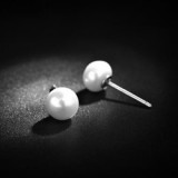 Pearl earring
